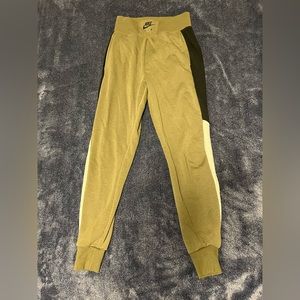 Nike Air Women's BB Green/Black/White Heather HR Jogger Pants
